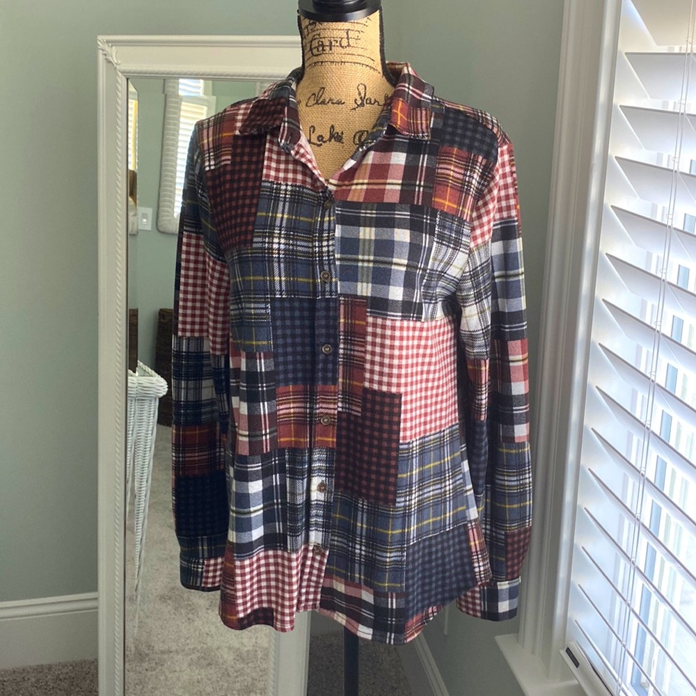 Daytrip plaid top w/ fall colors, size Large.